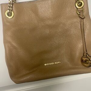 👛👛CLEARANCE SALE 👛👛 Michael Kors Tan Pebbled Leather Women's Jet Set Messenger